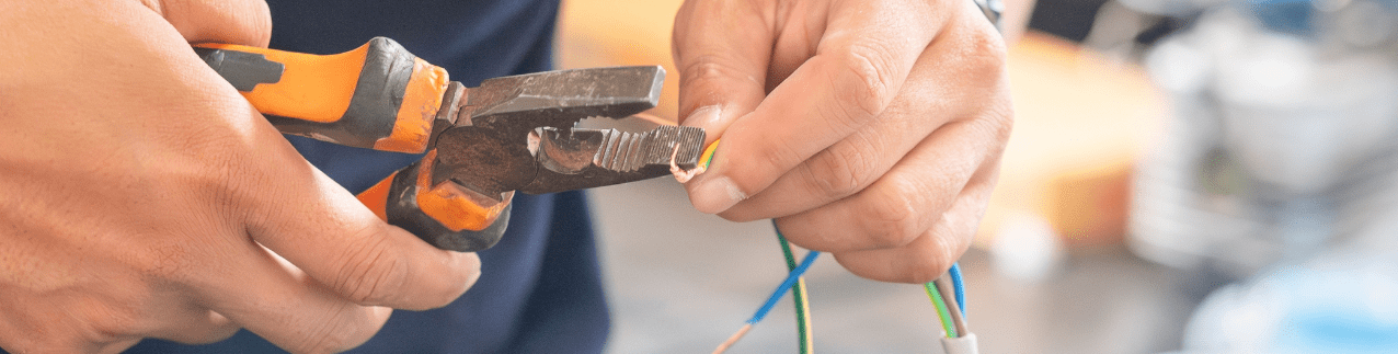 electrician, electrical, electrical issues, call an electrician, when to call an electrician, electrical repair, electrical repairs